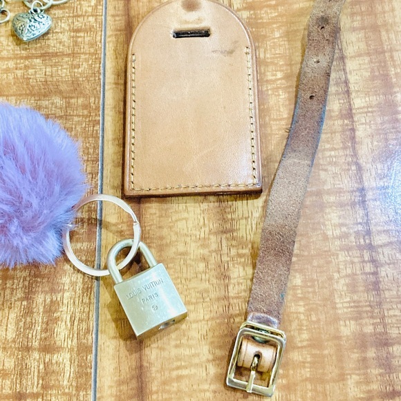 Louis Vuitton Tag and Lock (226) “A Thousand Years” - Picture 13 of 16